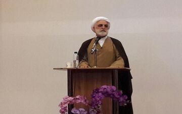به منتخب مردم باید احترام گذاشت/دولت مدیران نجومی بگیر را عزل کرد