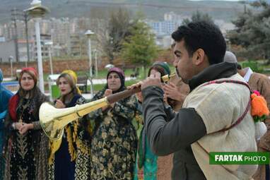 تصاویری زیبا از اجرای مراسم یاسوجی ها در کرمانشاه پایتخت آیین های نوروزی