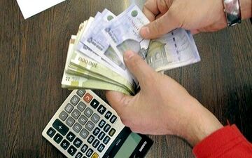  حداقل حقوق یک کارگر به دلار چقدر می‌شود؟