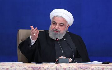  روحانی: نیروی دریایی و هوایی ارتش در دفاع مقدس مستقیما با ارتش آمریکا روبرو شدند