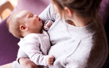 علت پشیمان شدن مادران از بچه دار شدن چیست؟