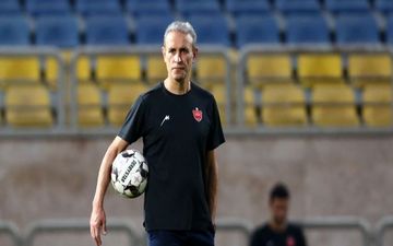 سرمربی پرسپولیس راهی دبی شد!