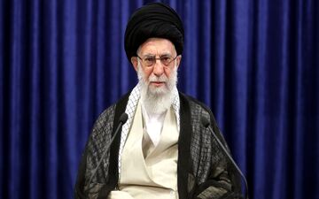 رهبر انقلاب: سرنوشت کشور وابسته به کار مردم در روز جمعه است