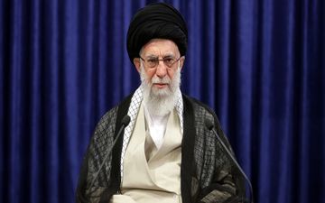 رهبر انقلاب: سرنوشت کشور وابسته به کار مردم در روز جمعه است