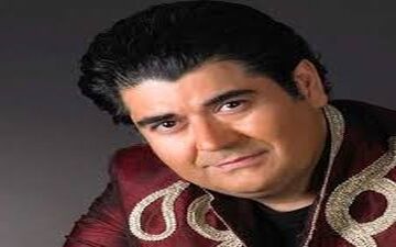 خواننده سرشناس لباس عزا بر تن کرد