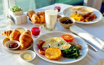 پنیر و تخم مرغ،فوق العاده برای وعده صبحانه