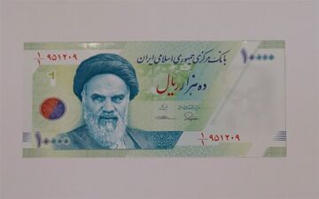 اسکناس ۱۰ هزار ریالی جدید به دست خط مقام معظم رهبری متبرک شد/ توزیع از نیمه خرداد
