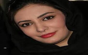 سلفی آینه ای لیندا کیانی در پشت صحنه یک سریال
