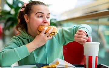 پرخوری عصبی چه علائمی دارد؟

