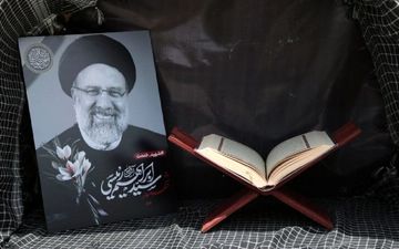 ویدئویی غم انگیز از محل دفن رییس جمهور شهید 