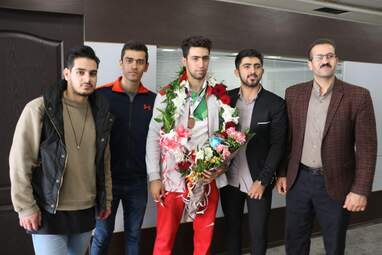مراسم استقبال از احمد سجادی نفر سوم مسابقات آسیا در فرودگاه كرمانشاه
