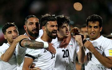 مهاجم تیم ملی فوتبال ایران در کنار برج ایفل
