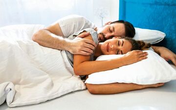 بهترین زمان ارتباط زناشویی| قبل از رابطه جنسی غذا بخوریم؟
