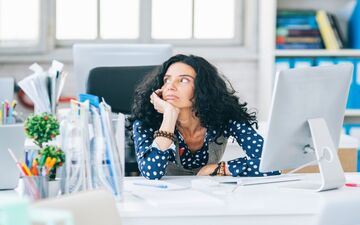 ۶ نشانه «پنهان» در محیط کار که فریاد می‌زنند شما ADHD دارید!