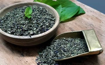طرز تهیه  خشک کردن سبزی در ماکروفر| خیلی خوب میشه!