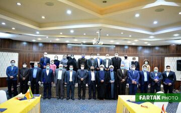اهدا احکام  اعضای شوراها، مدیران کل و معاونان مرکز گسترش سازمان مقاومتی استان کرمانشاه