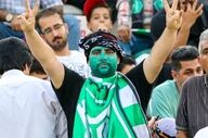 فیلم | آتش‌بازی هواداران خیبر پیش از سوت آغاز بازی با پرسپولیس