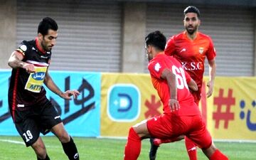 نیمه اول پرگل برای تقابل پرسپولیس و نساجی با لباس های عجیب