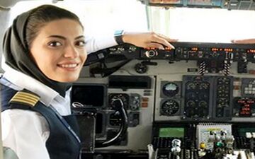 لحظه فرود بانوی خلبان ایرانی با یک هواپیمای MD80