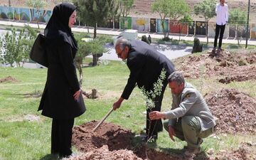 ‍ 

پویش کاشت درخت یادبود در کرمانشاه برگزار شد


 