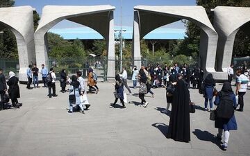 معاون آموزشی دانشگاه تهران خبر داد: آموزش ترم آینده الکترونیکی خواهد بود
