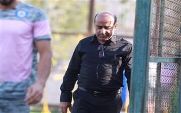  متاسفم که یک بازیکن احترام پیشکسوت خودش را نگه نمی دارد/با حاتمی برخورد می کنیم!