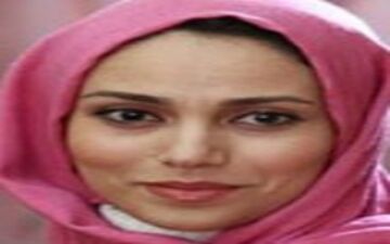 مرجانه شکوفکی، تک و تنها در قطار مترو (عکس)