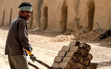 تخلف یا جرم؟ پیامدهای خطرناک استخدام اتباع بیگانه غیرمجاز که نمی‌دانستید
