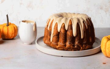 طرز تهیه کیک کدو حلوایی خانگی / دستور مجلسی با بافت لطیف