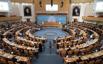 نماینده طالبان به احترام سرود ملی ایران نایستاد! + ویدئو
