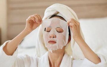 بهترین ماسک‌های صورت برای درمان جوش و لک؛ راهکاری طبیعی برای پوستی صاف و شفاف