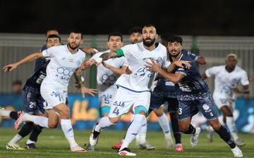  تساوی استقلال و چادرملو در ۴۵ دقیقه نخست 