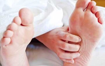 چرا پا درد شب ها به سراغ ما می آید؟