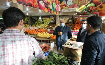 بازدید استاندار کرمانشاه از محل ذخیره‌سازی میوه تنظیم بازار