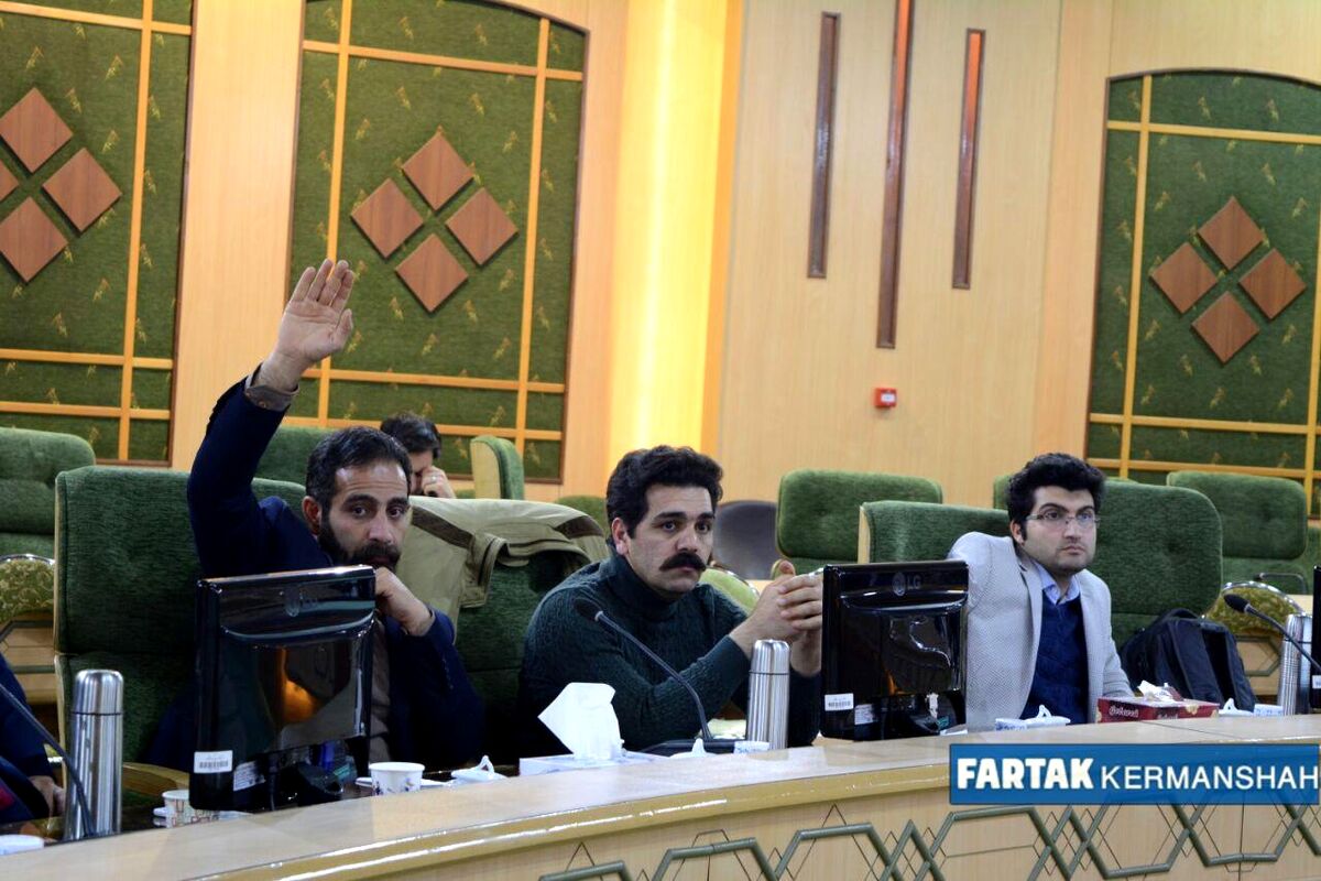 جلسه بررسی چالش ها و مشکلات شرکت های دانش بنیان استان کرمانشاه به روایت تصویر