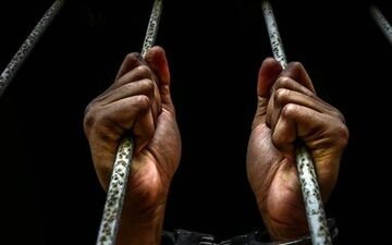 
اشک های رتبه 422 کنکور زیر طناب دار!