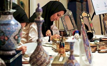 آموزش‌های مقدماتی و پیشرفته محصولات صنایع‌دستی در کرمانشاه