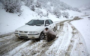 
تردد در محورهای کوهستانی زنجان با استفاده از زنجیر چرخ امکانپذیر است
