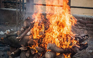 آتش زدن جسد با کپسول گاز برای خاکسپاری + فیلم 