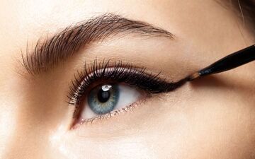 چگونه خط چشم مایع را به راحتی و زیبایی بکشیم؟
