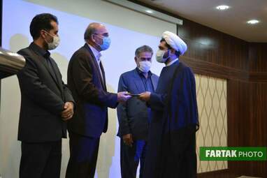 اهدا احکام مدیرکل، اعضای شورهای، مدیران کل و معاونان مرکز گسترش سازمان مقاومتی استان کرمانشاه