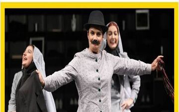 ژست باباکرم عاطفه رضوی با سبیل و پوشش لوتی! (عکس)
