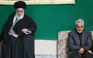 حضور رهبر معظم انقلاب اسلامی در منزل سردار شهید سپهبد سلیمانی