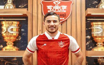 فرشاد احمدزاده با شماره جدید در پرسپولیس (عکس)