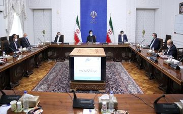 تیم اقتصادی دولت مکلف به اقدامات فوری در کنترل بازار ارز و نرخ تورم شد