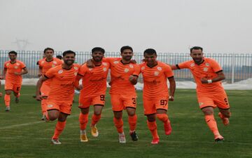 پیروزی عاشوری با دستان خالی