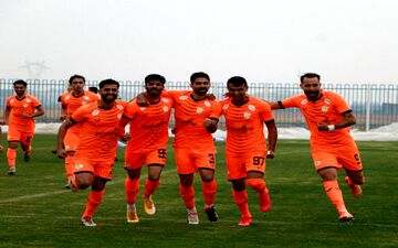 پیروزی عاشوری با دستان خالی