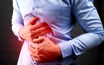 آشفتگی ذهنی، اضطراب و خستگی؛ زخم معده چگونه ساختار روانی ما را هدف می‌گیرد؟
