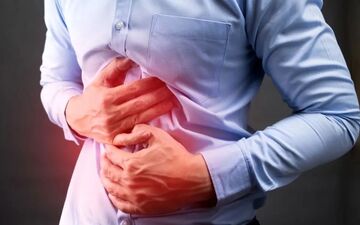 آشفتگی ذهنی، اضطراب و خستگی؛ زخم معده چگونه ساختار روانی ما را هدف می‌گیرد؟