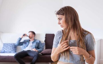 نشانه‌های مرد غیرقابل اعتماد؛ چه رفتارهایی زنگ خطر یک رابطه ناسالم است؟